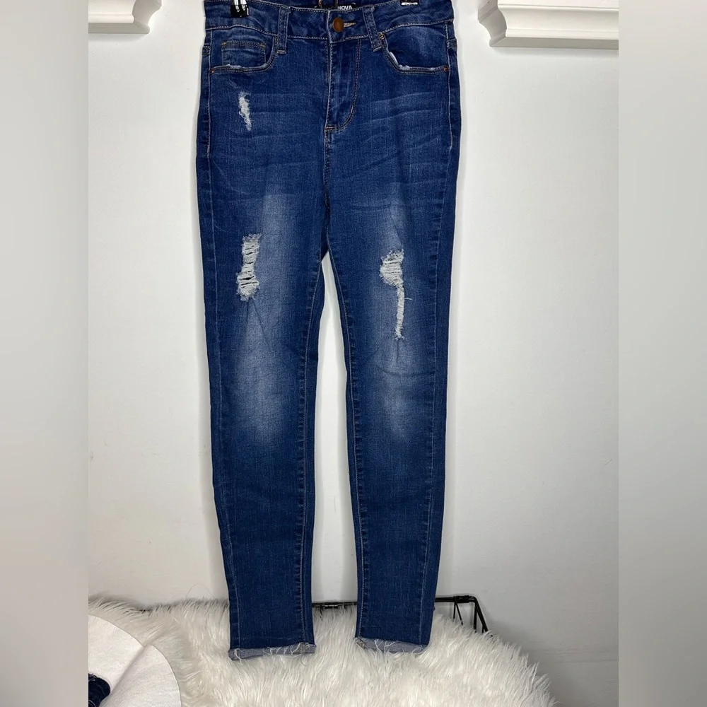 Fashion Nova skinny jeans - Picture 2 of 7